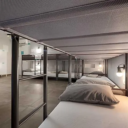 Subtub Albergue Makarska