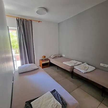 Subtub Albergue Makarska