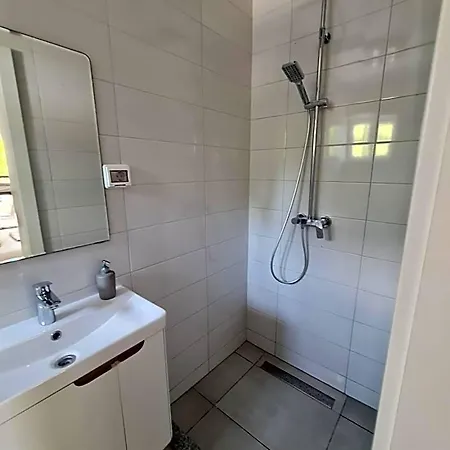 Subtub Albergue Makarska