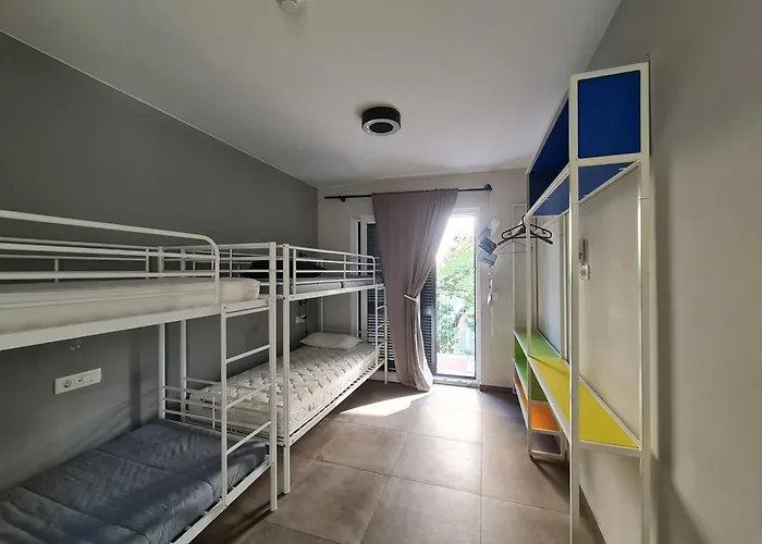 Subtub Hostel Makarska