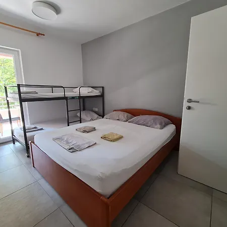 Subtub Vandrarhem Makarska